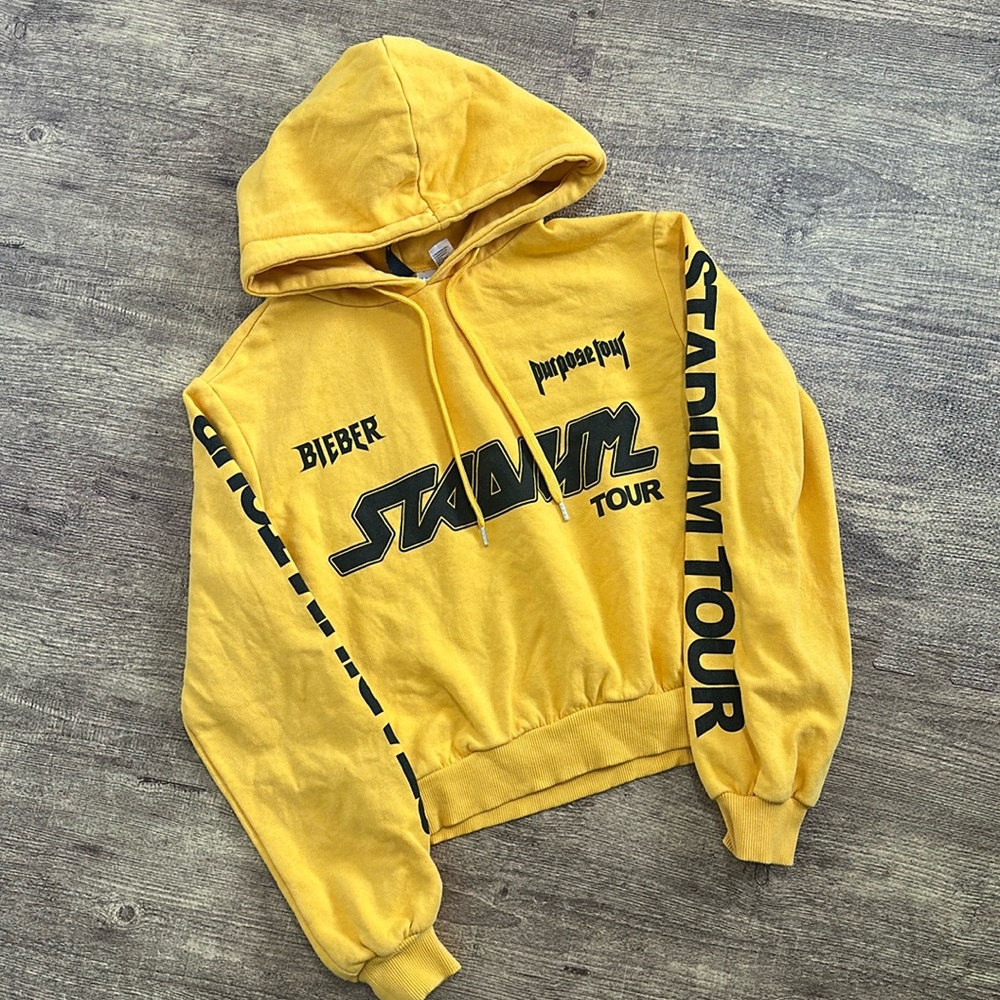 Justin Bieber Stadium Tour World Tour 2017 
Pullover Hoodie Size XS LIKE NEW
